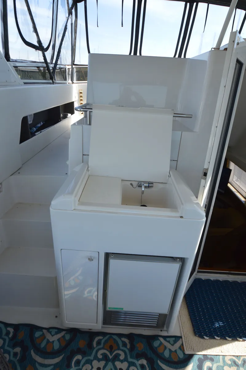 Slide: The Image of Carver Yachts 406 Motor Yacht 2001 - 13
