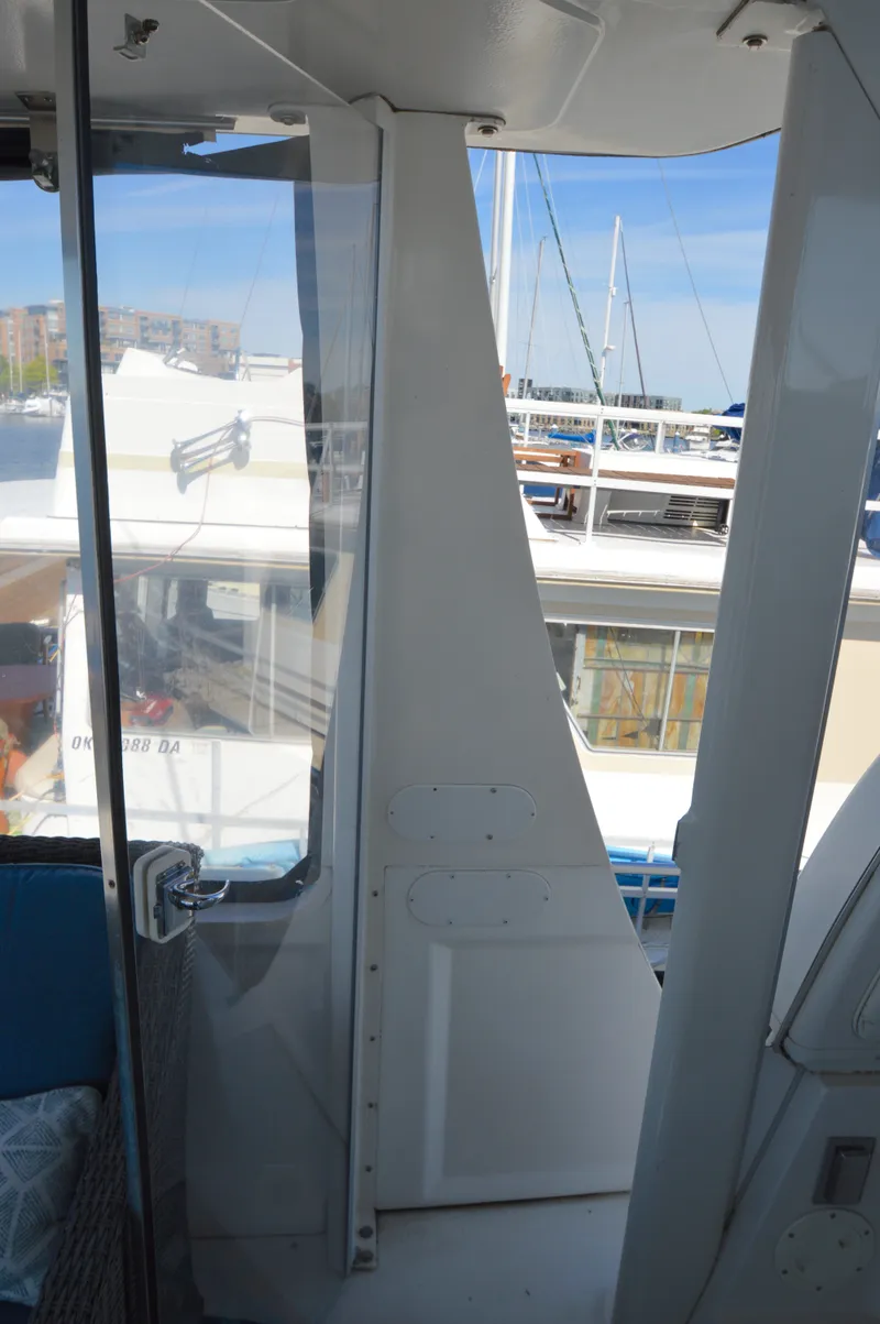 Slide: The Image of Carver Yachts 406 Motor Yacht 2001 - 14