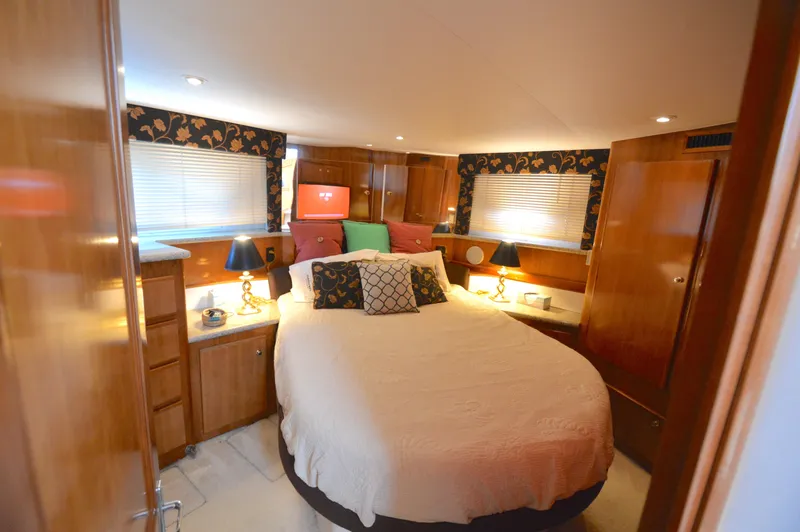 Slide: The Image of Carver Yachts 406 Motor Yacht 2001 - 3