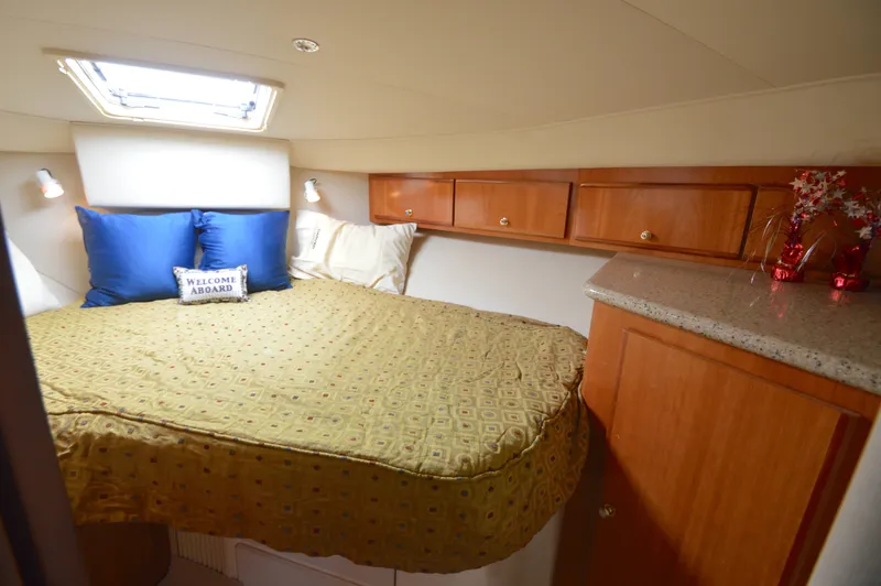 Slide: The Image of Carver Yachts 406 Motor Yacht 2001 - 30