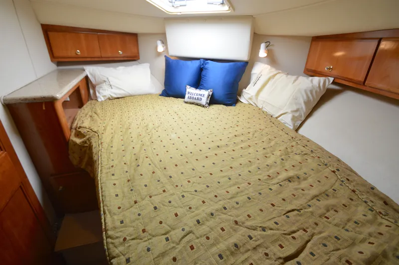 Slide: The Image of Carver Yachts 406 Motor Yacht 2001 - 31