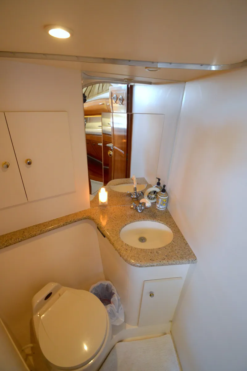 Slide: The Image of Carver Yachts 406 Motor Yacht 2001 - 32