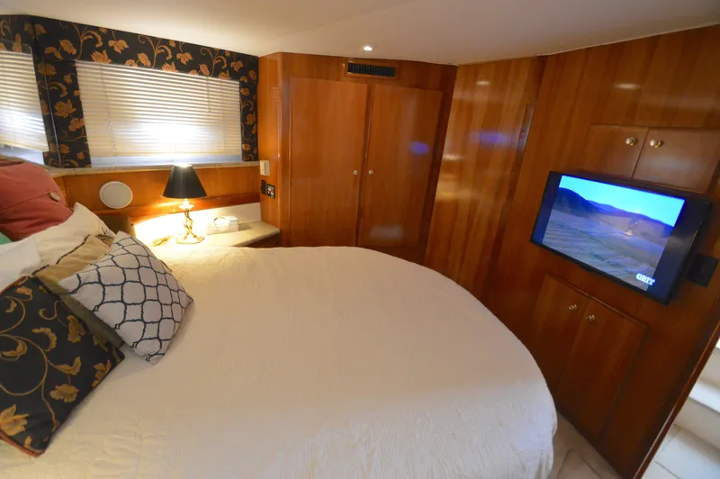 Slide: The Image of Carver Yachts 406 Motor Yacht 2001 - 36