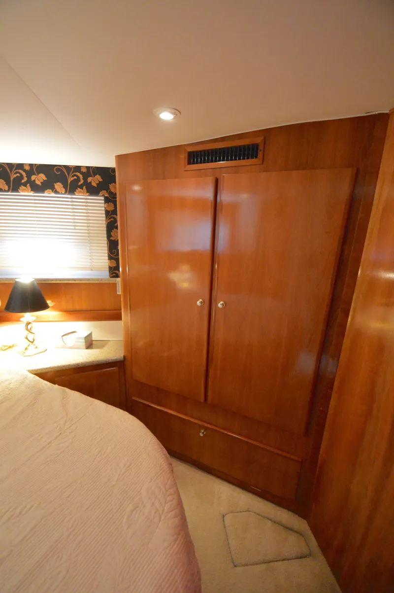 Slide: The Image of Carver Yachts 406 Motor Yacht 2001 - 37