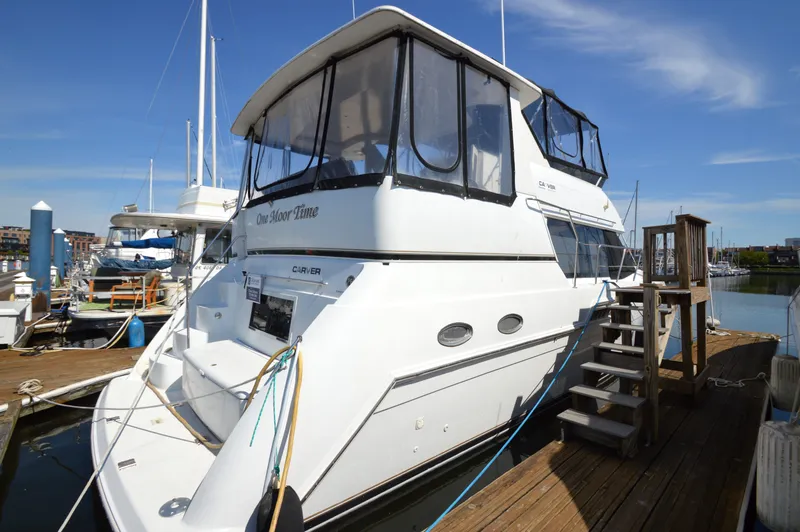 Slide: The Image of Carver Yachts 406 Motor Yacht 2001 - 4
