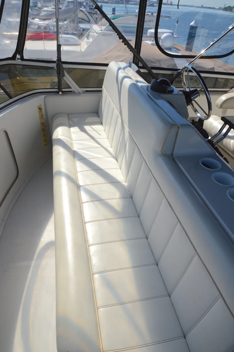 Slide: The Image of Carver Yachts 406 Motor Yacht 2001 - 57