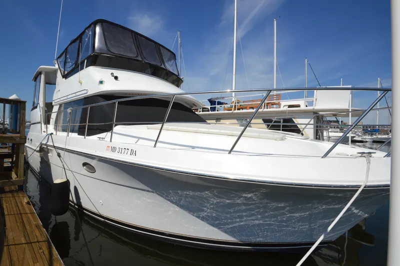 Slide: The Image of Carver Yachts 406 Motor Yacht 2001 - 6