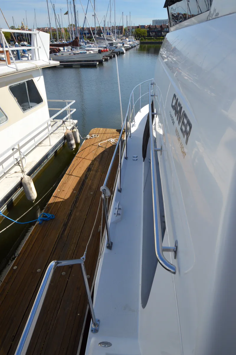 Slide: The Image of Carver Yachts 406 Motor Yacht 2001 - 66