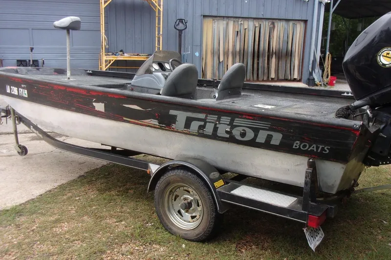 The Image of 2006 Triton TS-17 boat on trailer, parked outdoors near a building. - 1