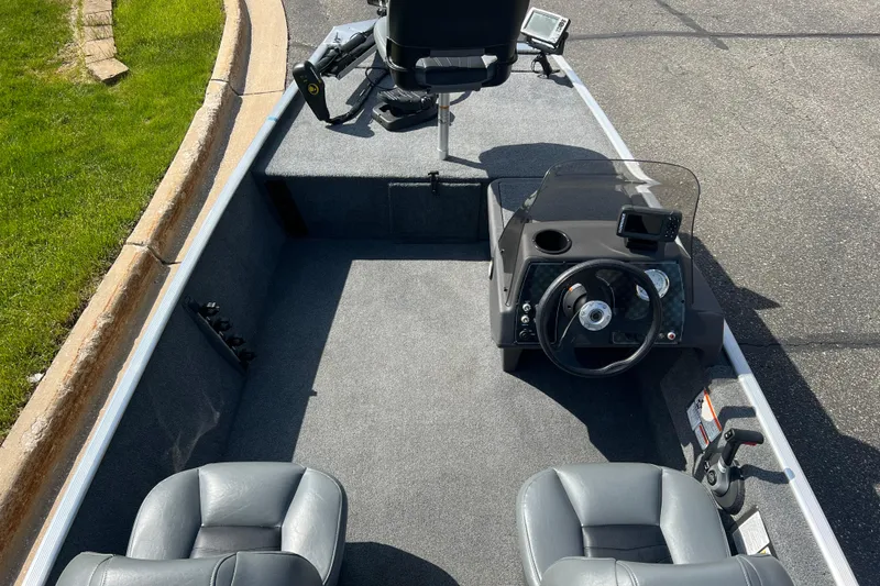 Slide: The Image of 2019 Tracker Bass Tracker Classic XL boat interior with steering console and seating. - 7