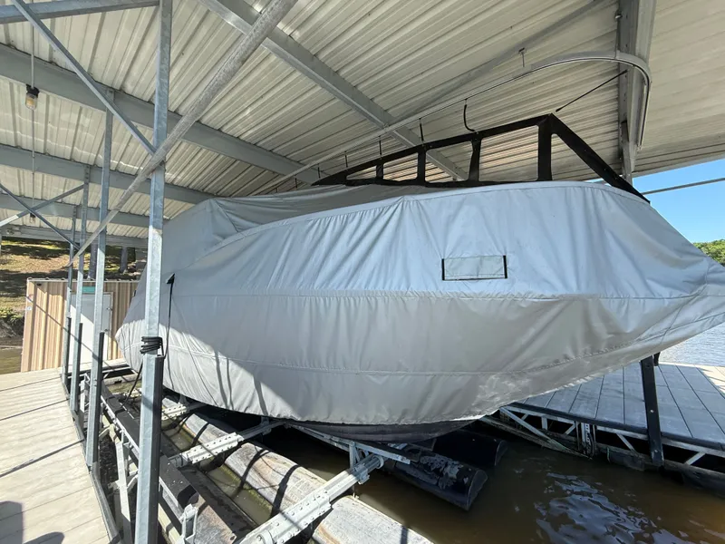 Slide: The Image of Sea Ray Sundancer 320 2020 - 29
