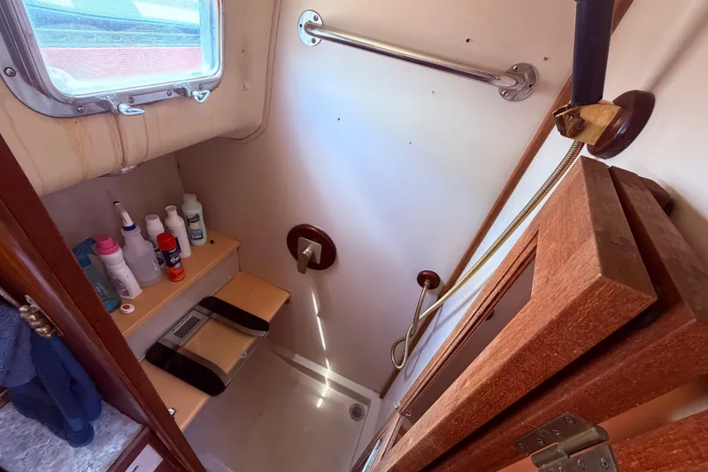 Slide: The Image of large fully enclosed shower - 72
