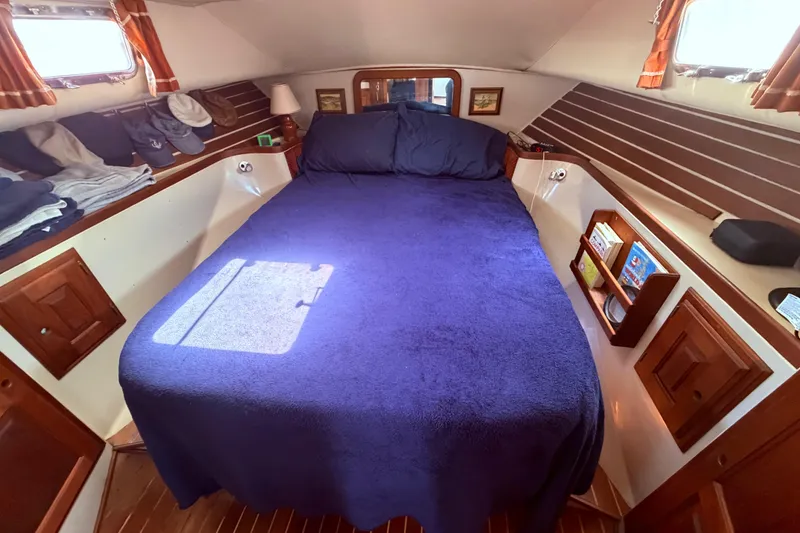 Slide: The Image of able to walk around both sides of the bed - 76