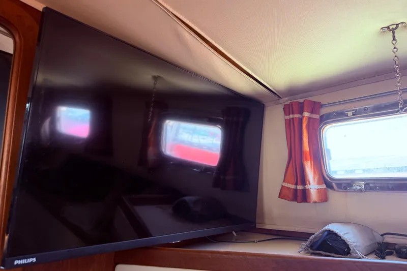 Slide: The Image of philips Tv in the v berth - 79