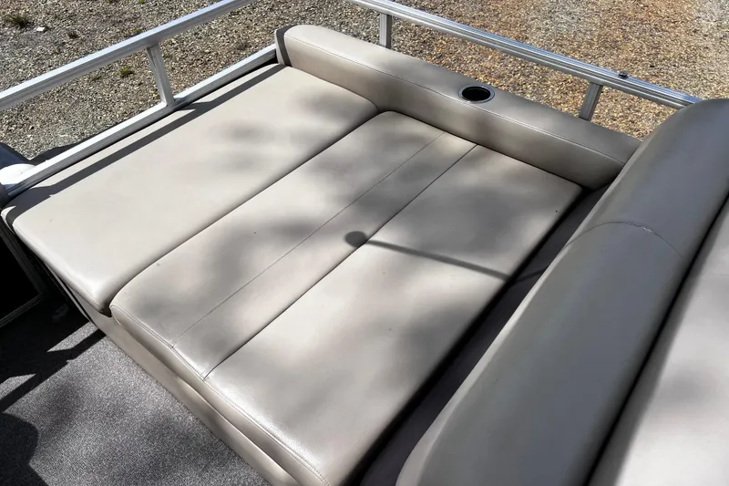 Slide: The Image of Sun Tracker Party Barge 22 DLX 2017, beige seating area with cup holder. - 13