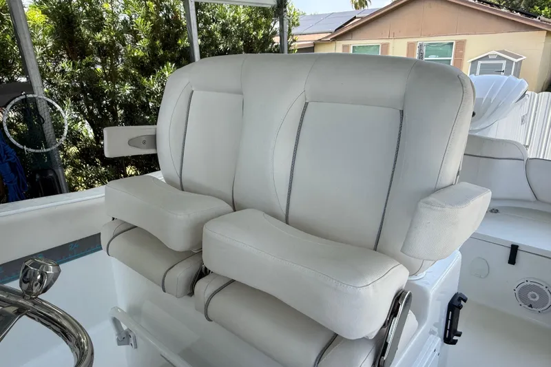 Slide: The Image of 2023 Sea Hunt Ultra 239 SE boat with comfortable dual captain's chairs. - 13