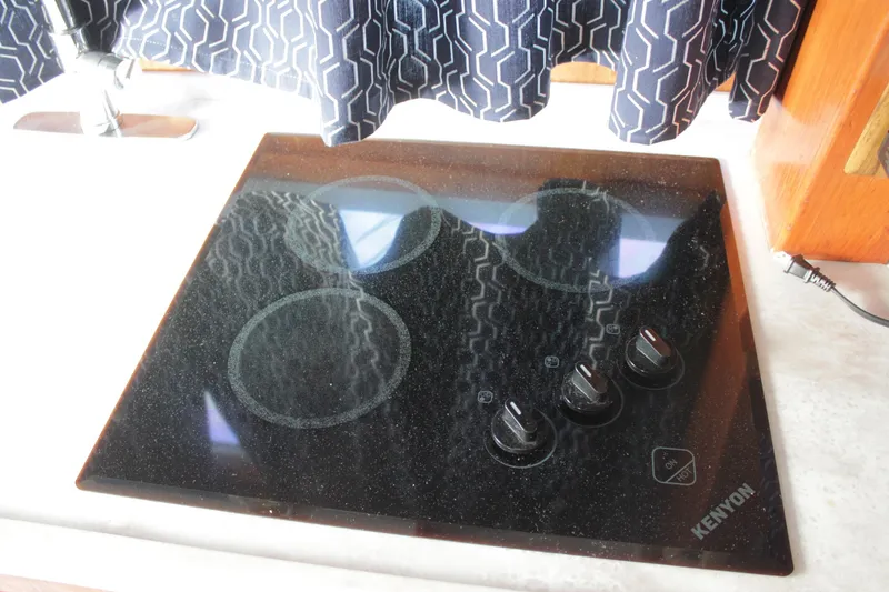 Slide: The Image of Glass stovetop with three burners on 1985 Egg Harbor 33 Convertible yacht. - 36