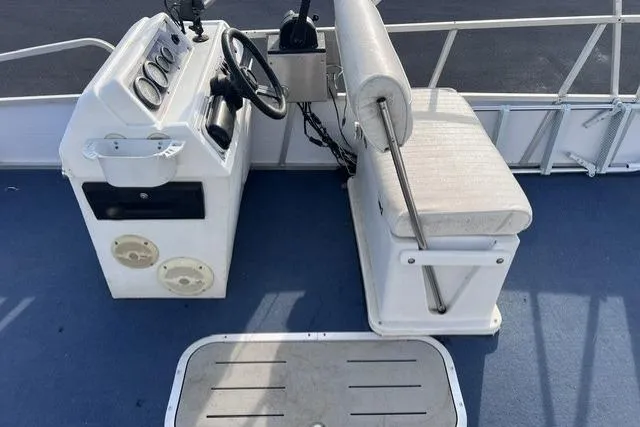 Slide: The Image of 1995 Playbuoy 20 Grand Tahoe Fisher boat interior with steering console and seating. - 14