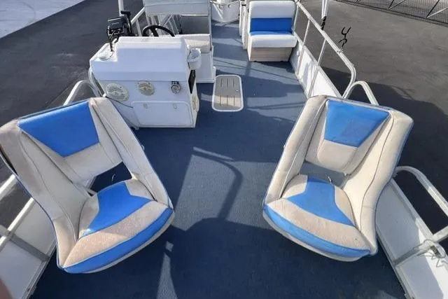 Slide: The Image of 1995 Playbuoy 20 Grand Tahoe Fisher pontoon boat with blue and white seating. - 7