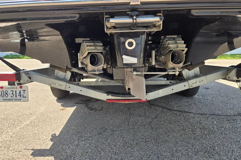 Slide: The Image of Rear view of a 2018 Yamaha Boats 242X on a trailer. - 11