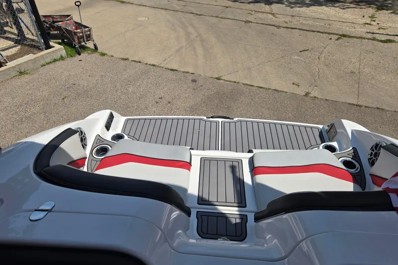 Slide: The Image of 2018 Yamaha Boats 242X swim platform with cushioned seating and cup holders. - 9