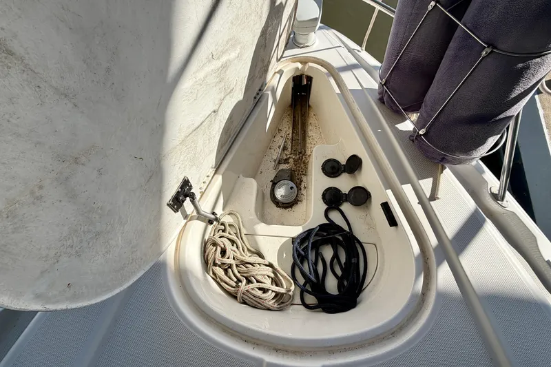 Slide: The Image of Storage compartment on a 1997 Avanti 4085 Sunbridge boat with ropes and equipment. - 23