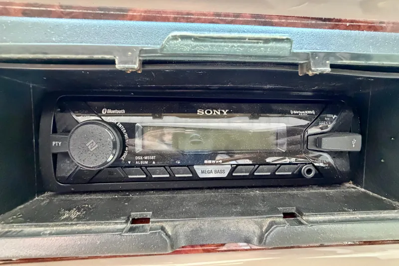 Slide: The Image of Sony car stereo with Bluetooth in a 1997 Avanti 4085 Sunbridge. - 9