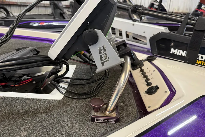 Slide: The Image of Boat dashboard with electronic device mount on a 2002 Bullet 21XDC. - 40