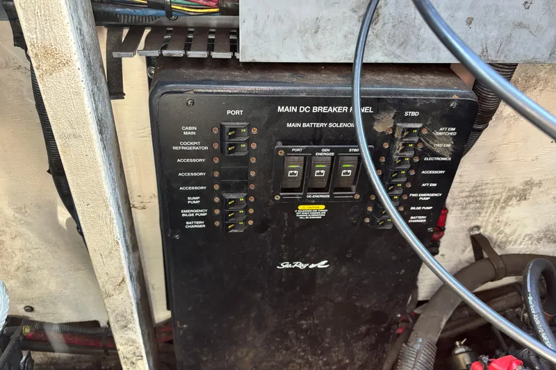 Slide: The Image of Main DC breaker panel on 2005 Sea Ray 340 Sundancer boat. - 28