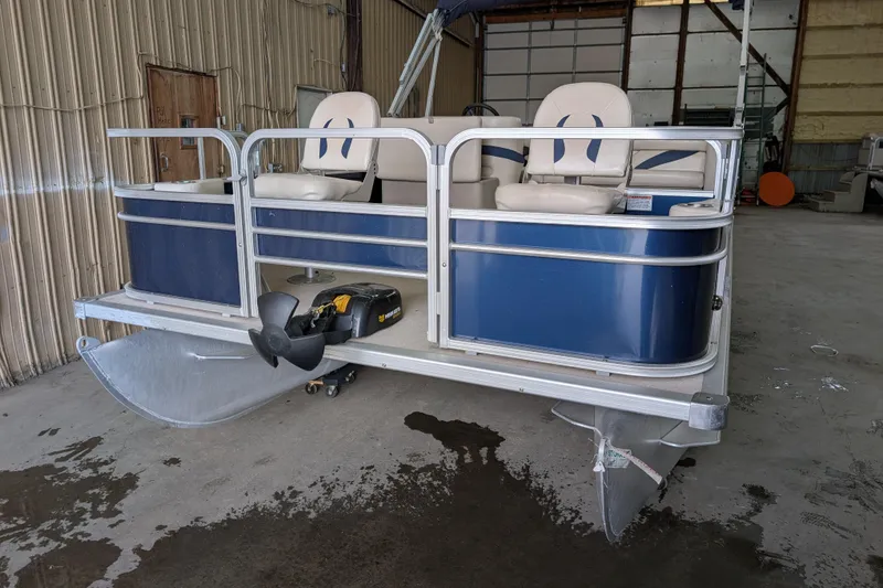 Slide: The Image of 2016 SunChaser Oasis Fish 816 pontoon boat in a warehouse setting. - 11