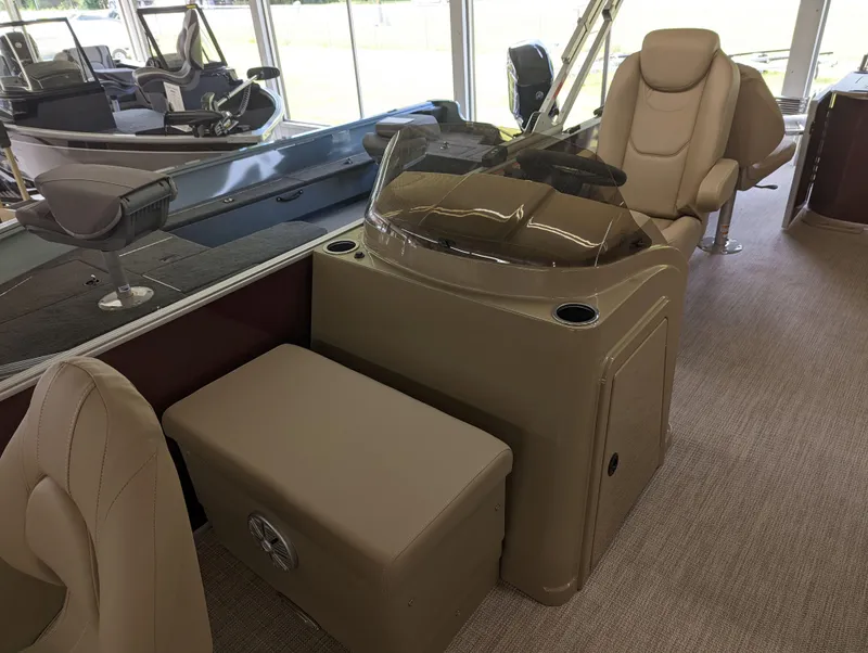 Slide: The Image of Interior of Sylvan Mirage Fish 8520 Party Fish 4.0, 2023 model. - 4