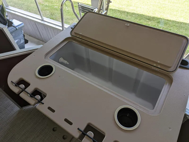 Slide: The Image of Sylvan Mirage Fish 8520 boat with built-in storage, 2023 model. - 9