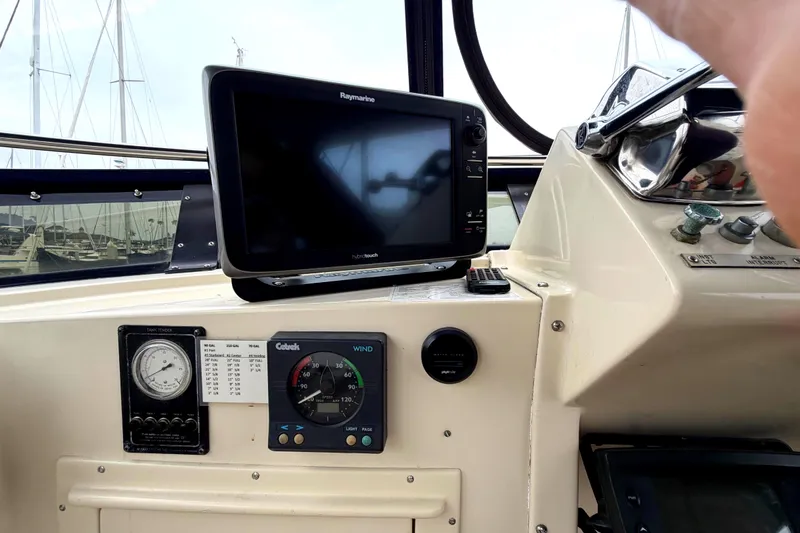 Slide: The Image of Helm of 1989 45' Californian Aft Cabin Motor Yacht with navigation equipment. - 16