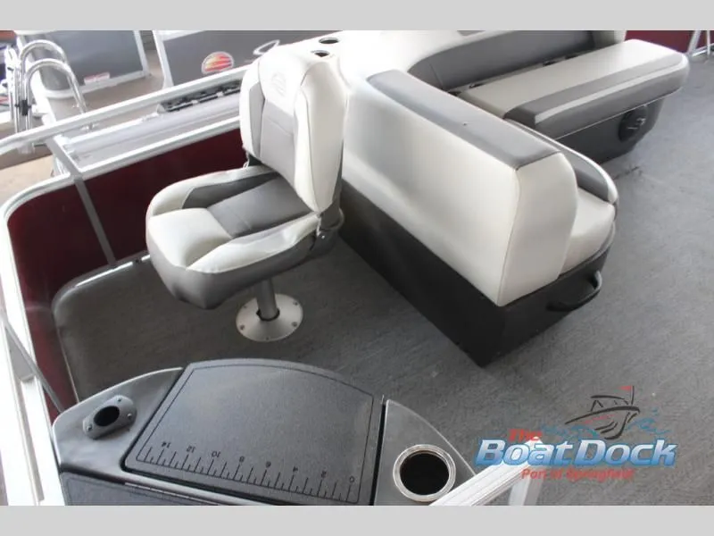 Slide: The Image of Bass Buggy 18 DLX 2026 - 10