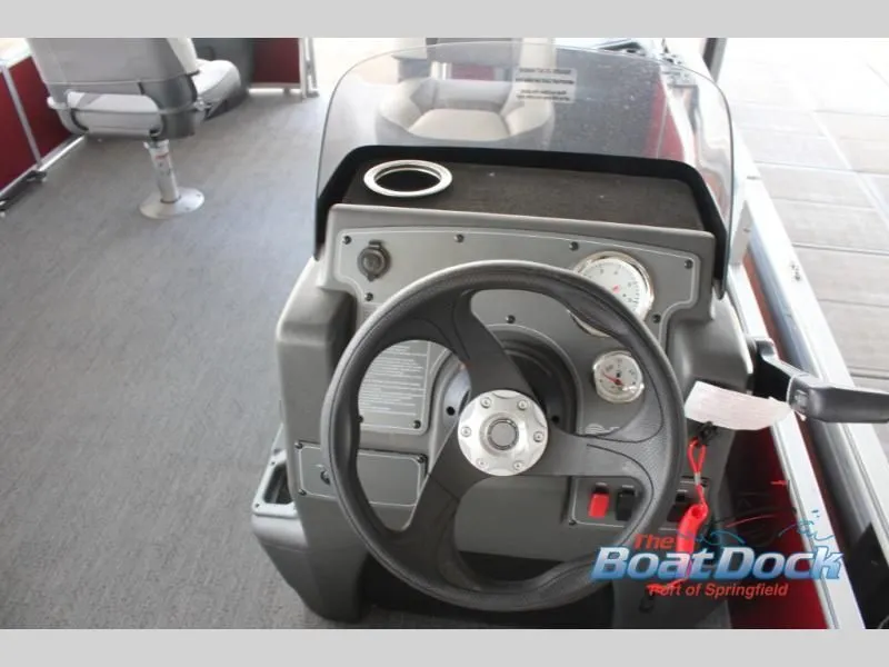 Slide: The Image of Bass Buggy 18 DLX 2026 - 12