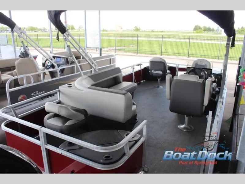 Slide: The Image of Bass Buggy 18 DLX 2026 - 9