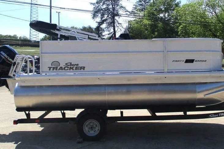 Slide: The Image of 2026 Sun Tracker Party Barge 16 DLX pontoon boat on trailer, side view. - 7