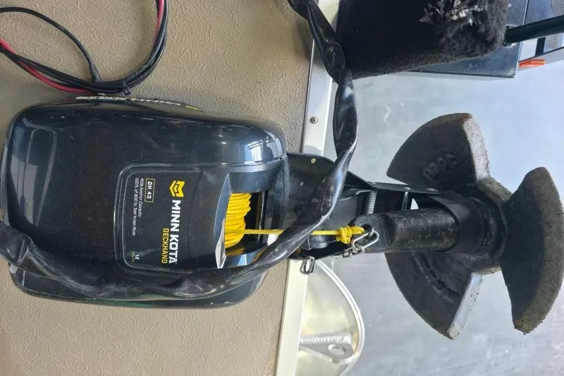 Slide: The Image of Minn Kota Deckhand anchor winch on 2018 Manitou 22 Aurora LE Angler boat. - 7