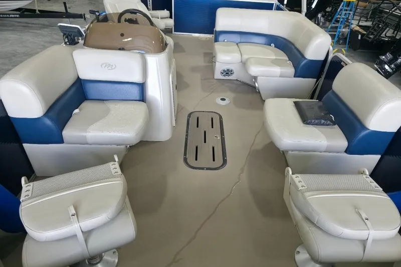 Slide: The Image of 2018 Manitou 22 Aurora LE Angler boat interior with seating and helm. - 8