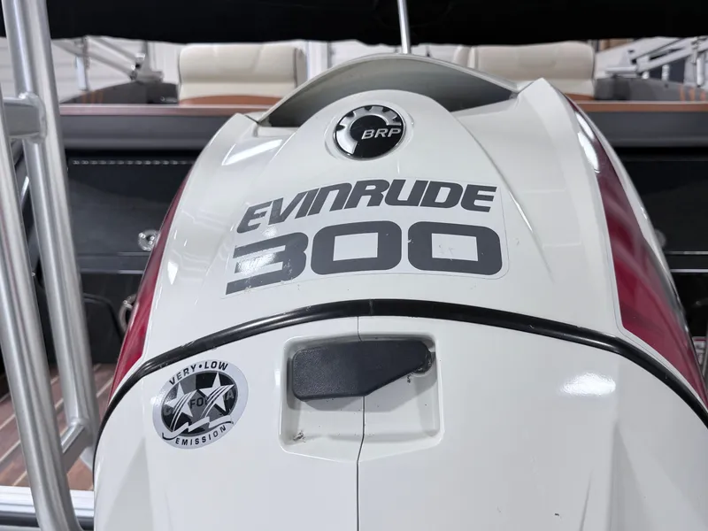 Slide: The Image of Crest 250 Savanah 2014 - 5