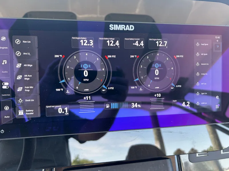 Slide: The Image of Simrad display on 2025 Monterey Elite 30 OB boat. - 20