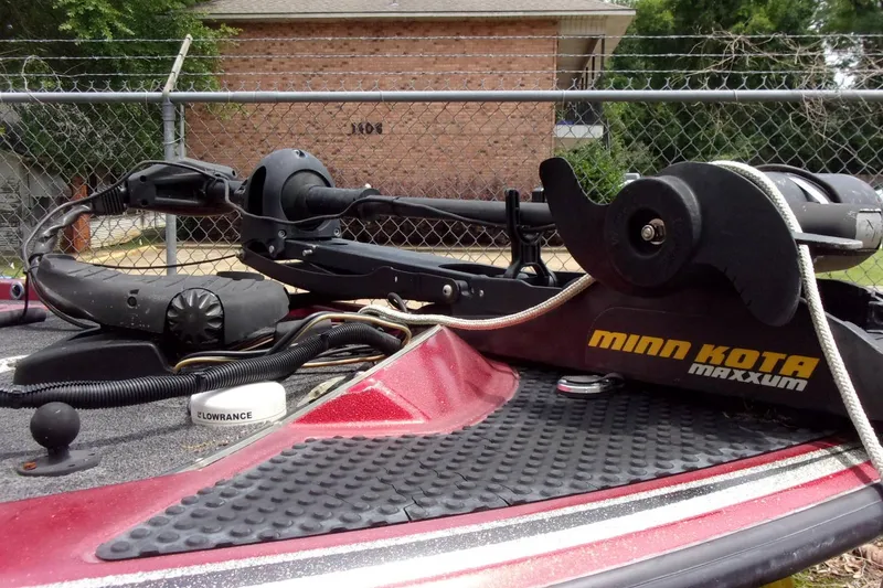 Slide: The Image of 1996 Skeeter ZX200 boat with Minn Kota Maxxum trolling motor and Lowrance equipment. - 7