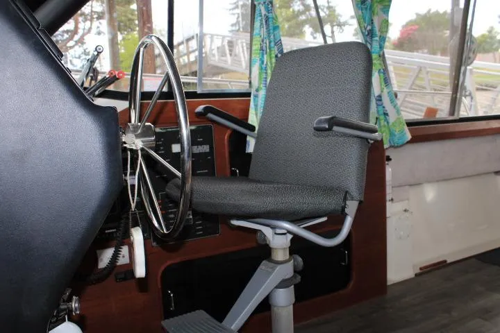 Slide: The Image of Captain's chair and steering wheel inside 1992 Bayliner 3288 Motoryacht cockpit. - 31
