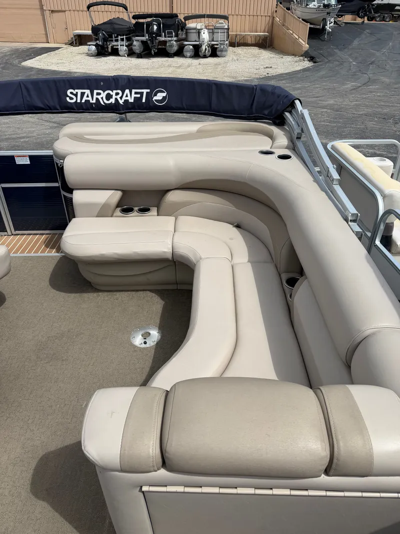 Slide: The Image of Interior of a 2016 Starcraft Stardeck 206 Cruise pontoon boat. - 4