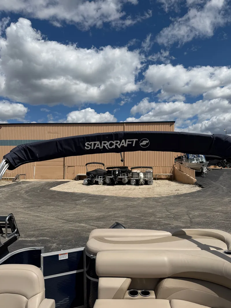 Slide: The Image of 2016 Starcraft Stardeck 206 Cruise boat with sunshade. - 8