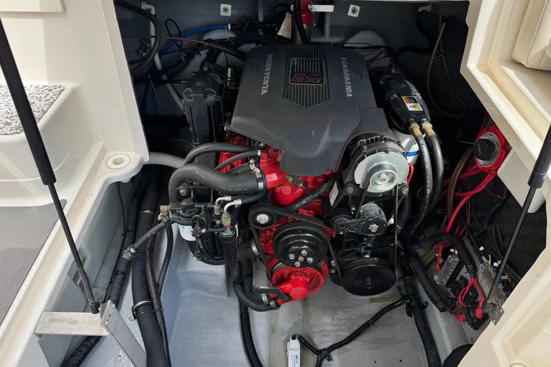 Slide: The Image of Engine compartment of a 2002 Monterey 248LS Montura Bowrider, featuring a Volvo Penta engine. - 18