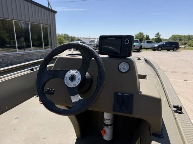 Slide: The Image of 2018 Tracker Grizzly 1754 SC steering console with wheel and instruments. - 4