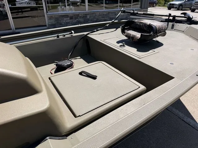 Slide: The Image of 2018 Tracker Grizzly 1754 SC boat interior with storage and seat. - 6