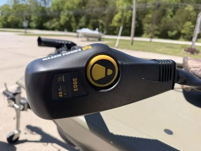 Slide: The Image of Close-up of Minn Kota Edge control handle on a 2018 Tracker Grizzly 1754 SC. - 8