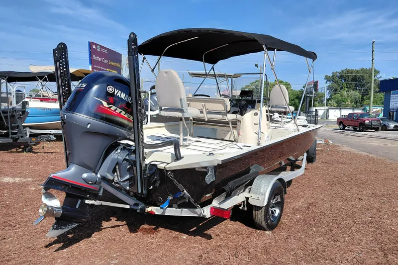 Slide: The Image of 2016 Express 20 BAY boat with Yamaha engine on display outdoors. - 8